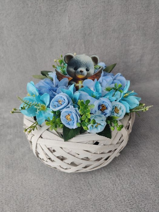 Kompozycja kwiatowa kwiaty sztuczne stroik miś na pomnik grób dziecka