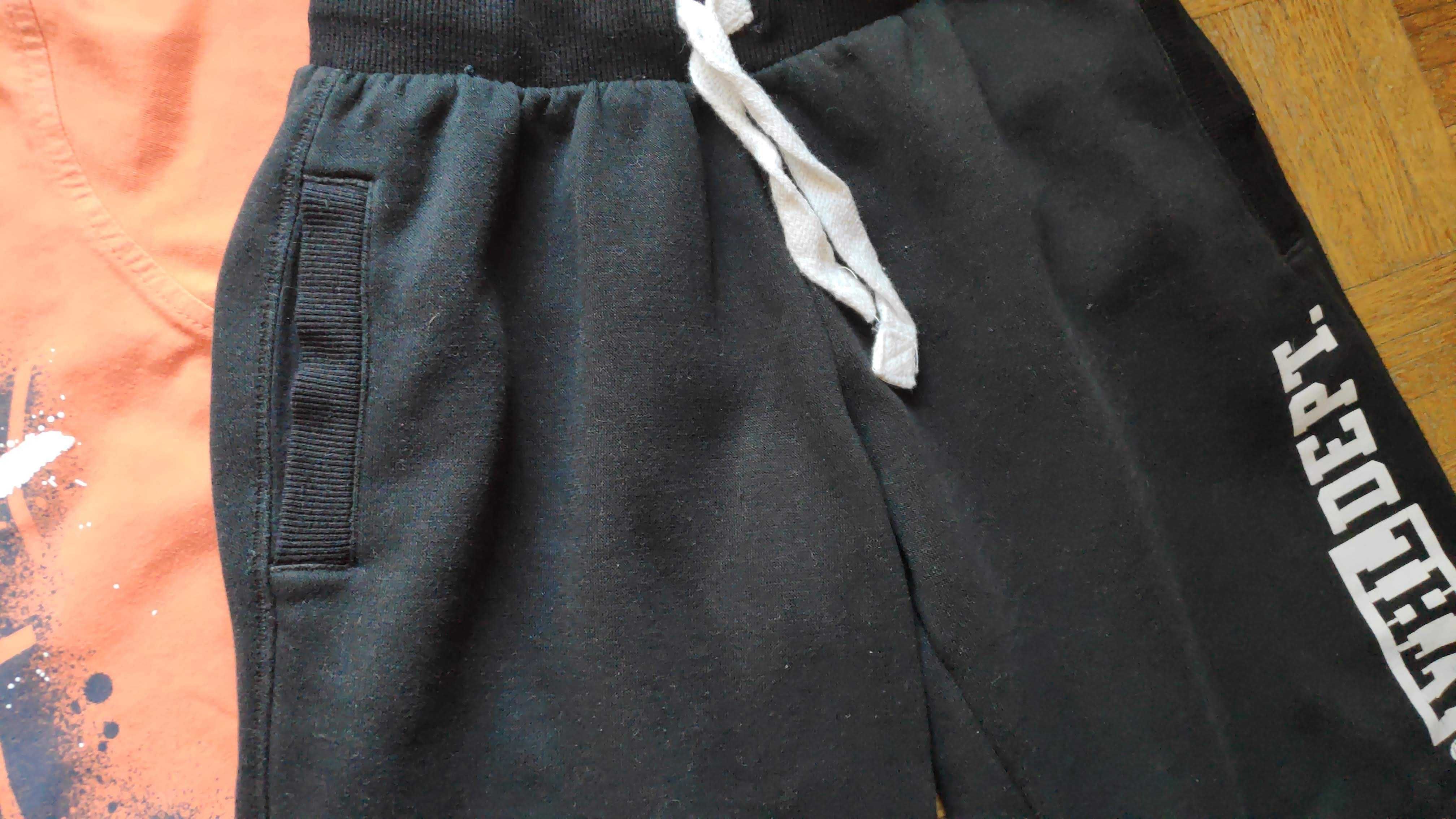 Bluzka George plus czarne dresowe spodnie, rozmiar 116