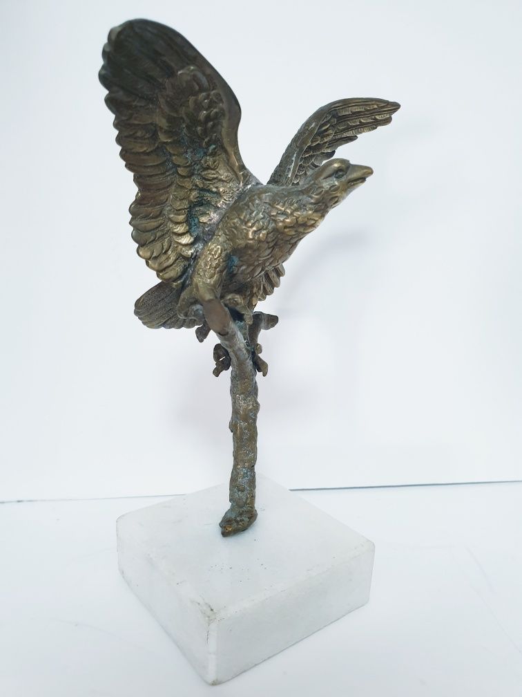Fantástica escultura de uma Aguia em bronze