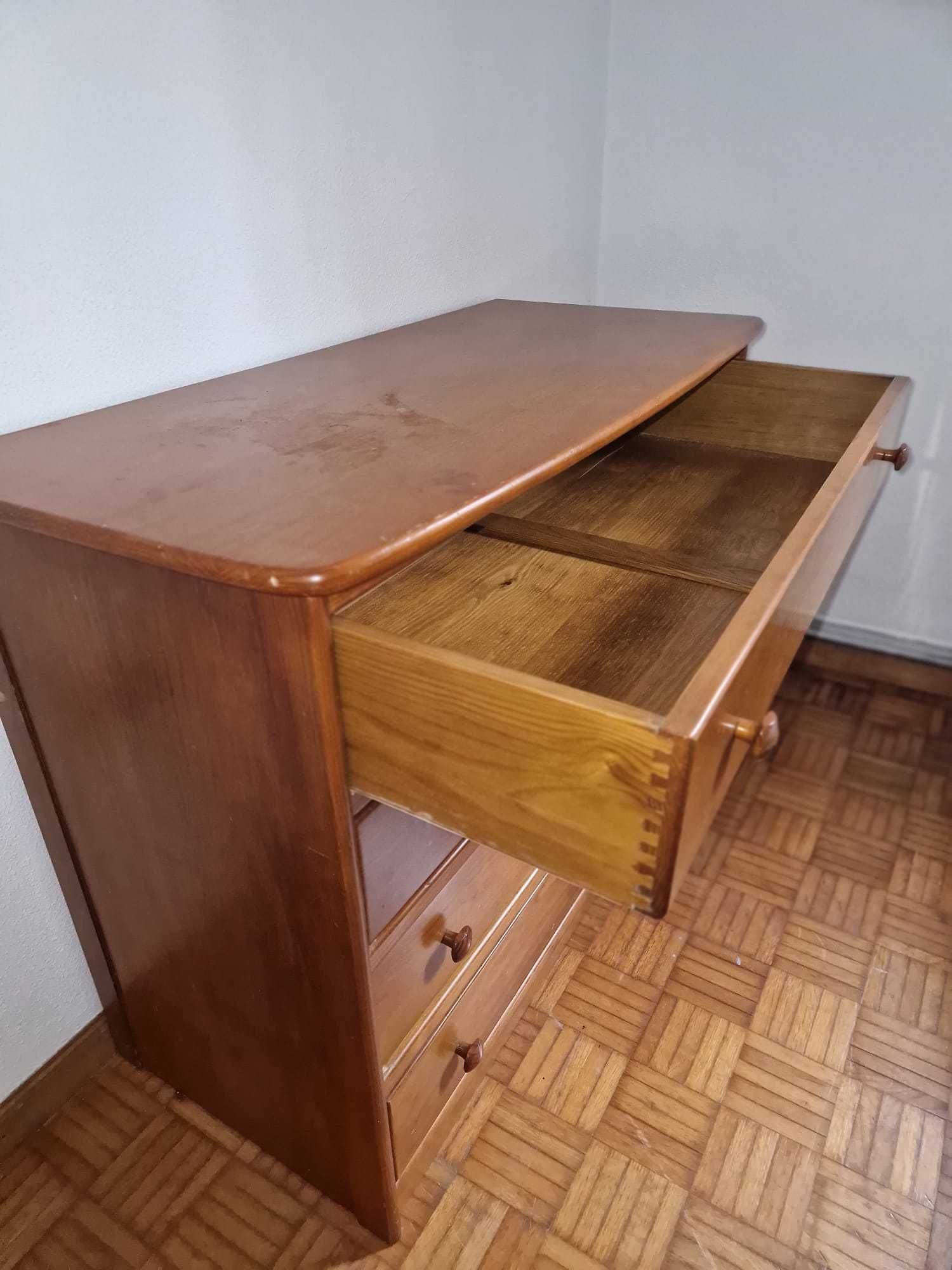 Móvel/Cómoda com 4 gavetas de madeira
