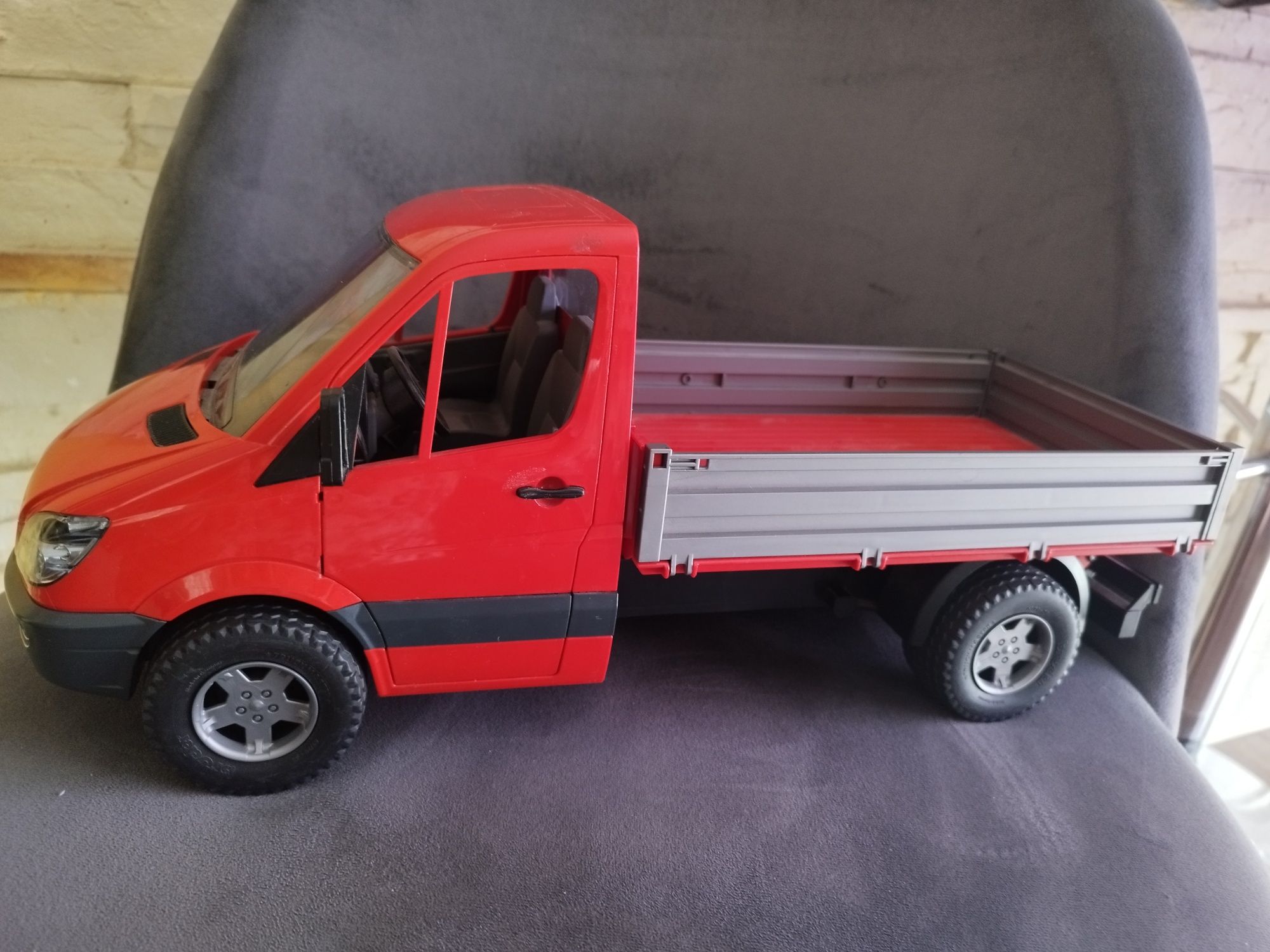 Mercedes Benz Sprinter skrzyniowy 1:16 Bruder