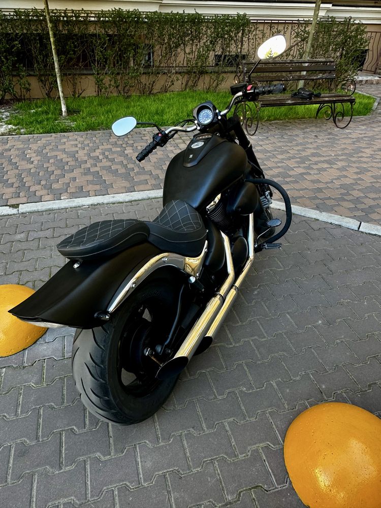 Suzuki Intruder VS800