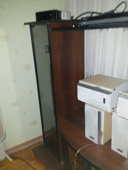 Полка под аппаратуру ,современного дизайна  красивая