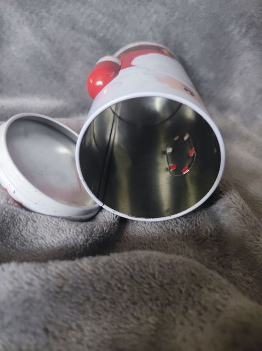 Metalowe pudełko na różności