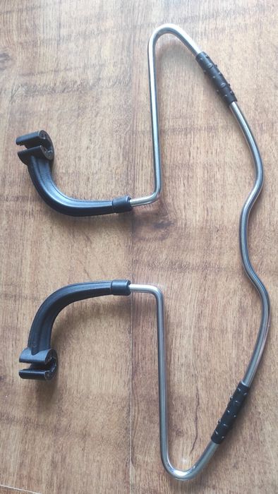 Samochodowy wieszak na ubrania na zagłówek fotela