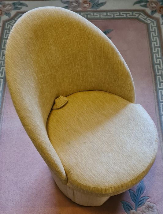 Toaletka z lustrem i pufką. Olcha. Jak nowa. Idealne dla nastolatki