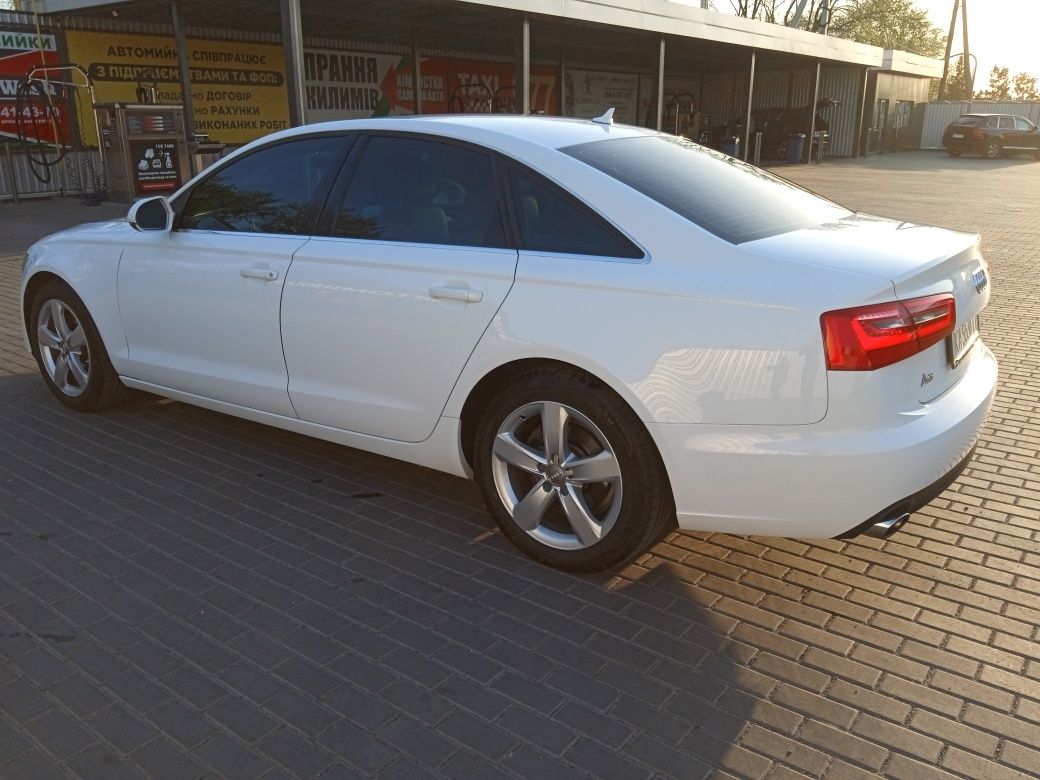 Продам Audi A6 официальный автомобиль не крашен.