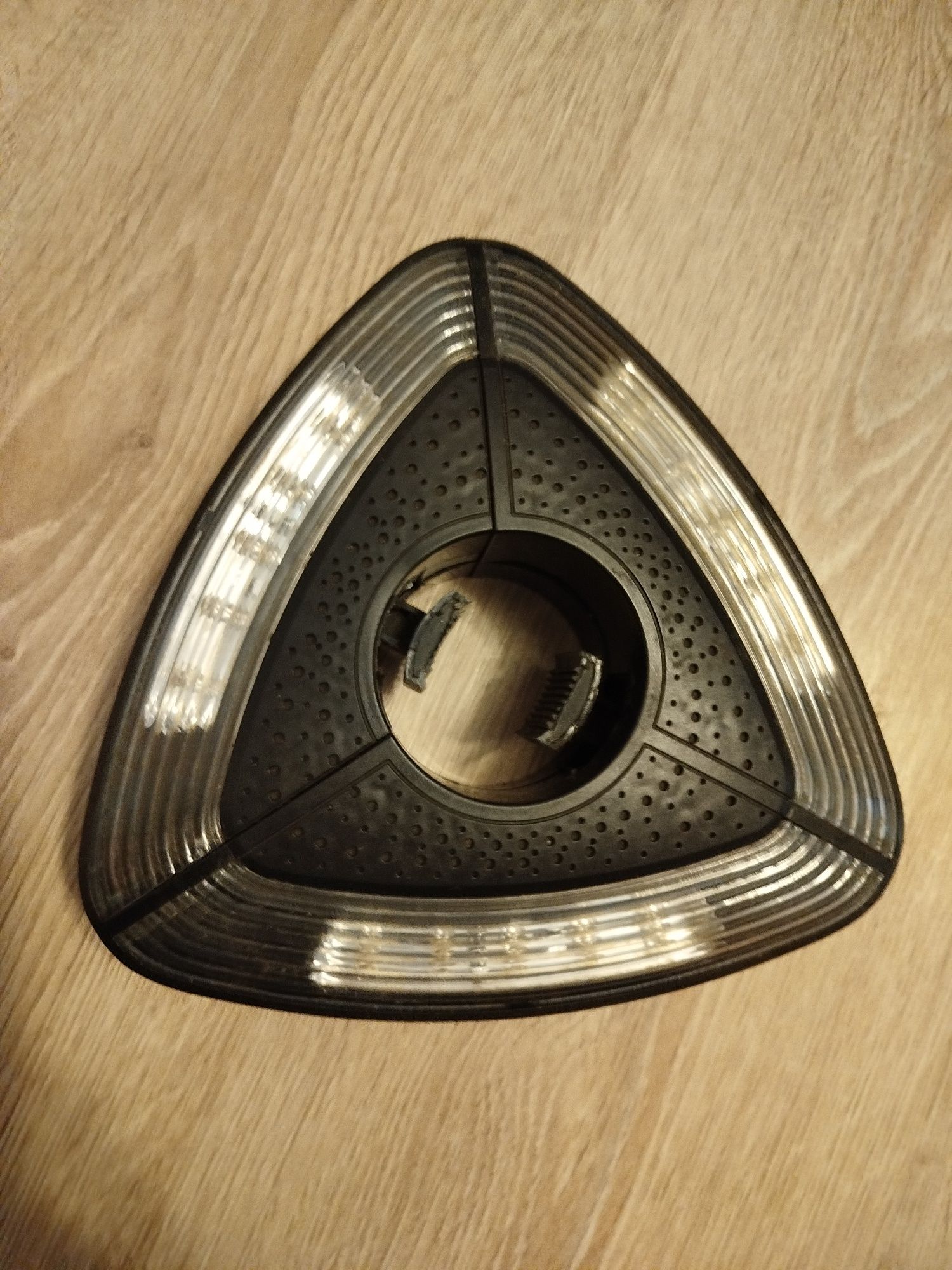 Trójkątna lampa LED do parasola ogrodowego