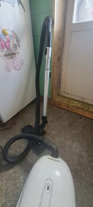 пылесос Panasonic MC-E750. Panasonic Состояние! Рабочий.