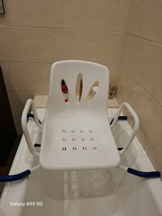 Cadeira Giratória para Banheira A030