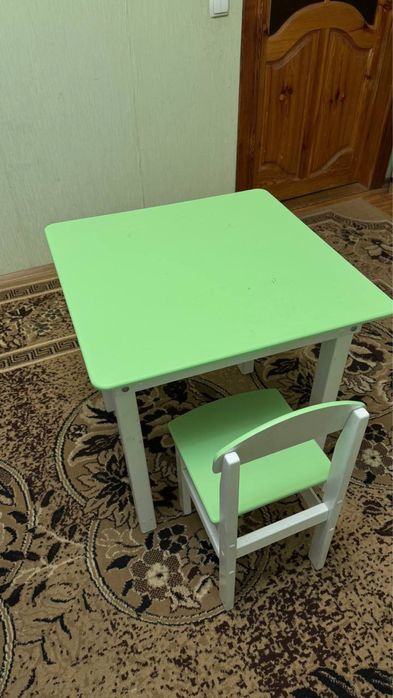 Продам дитячий столик недорого