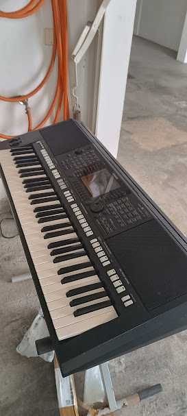 Yamaha PSR S-750