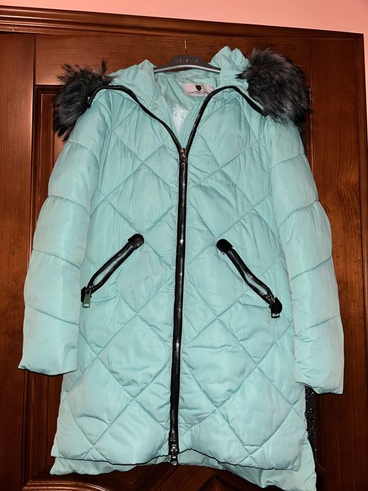 Зимова куртка, розмір С. Б/у . Хутро можна зняти.