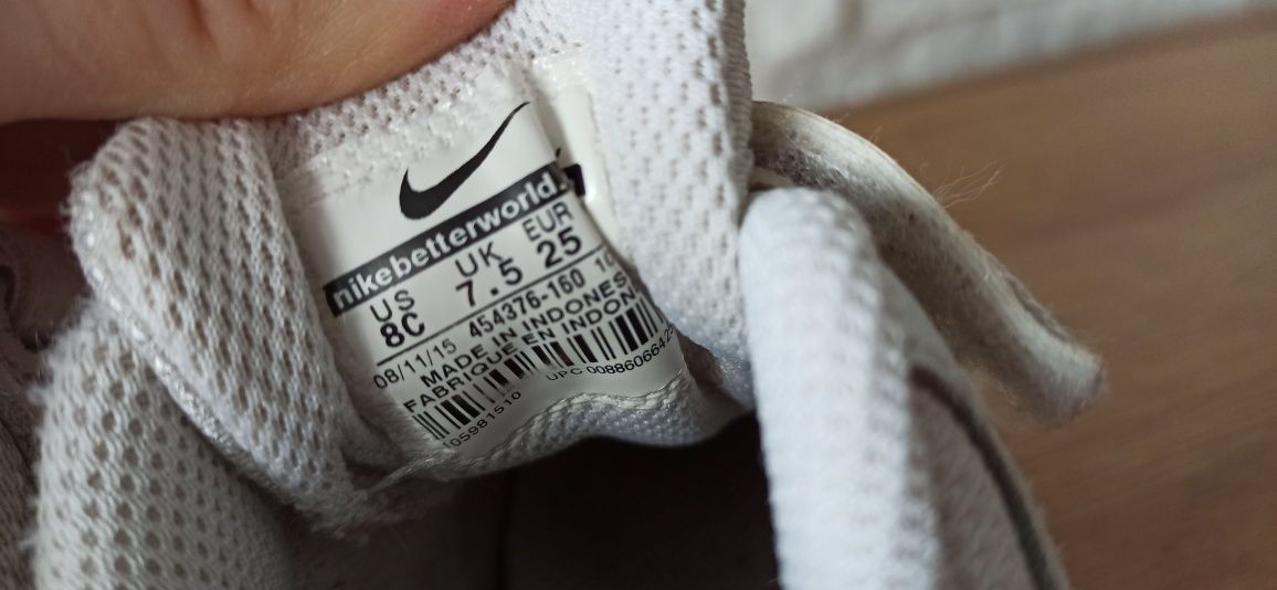 Buty dziecięce nike r. 25