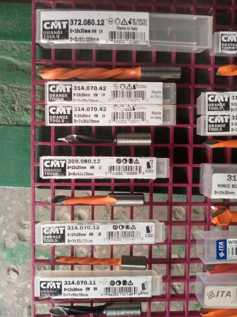 Продам фрезы новые