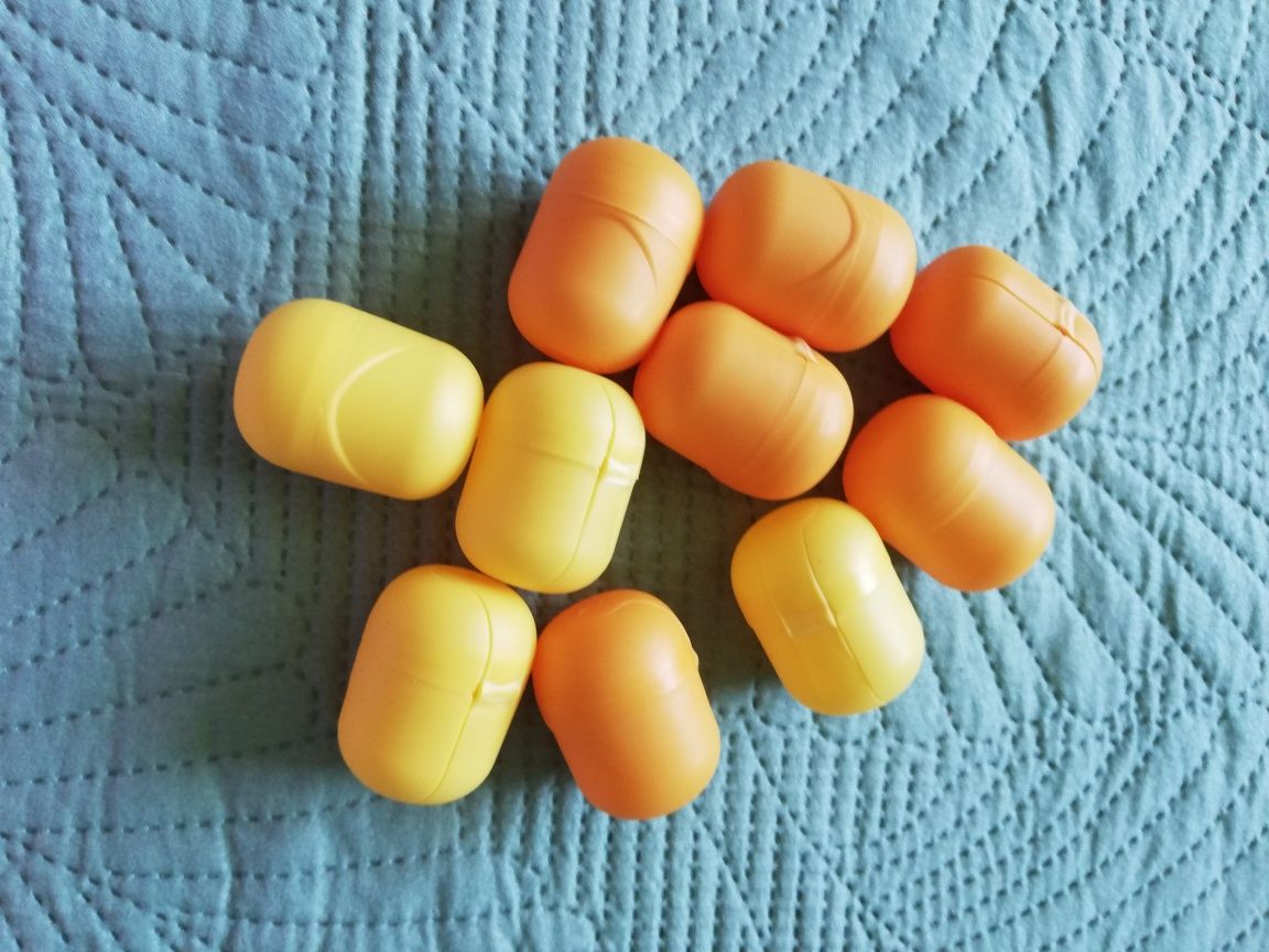 Plastikowe pojemniki po Kinder jajkach