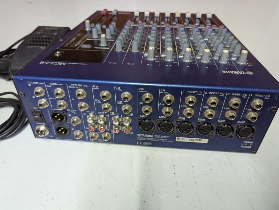Мікшер Yamaha MG-12/4
