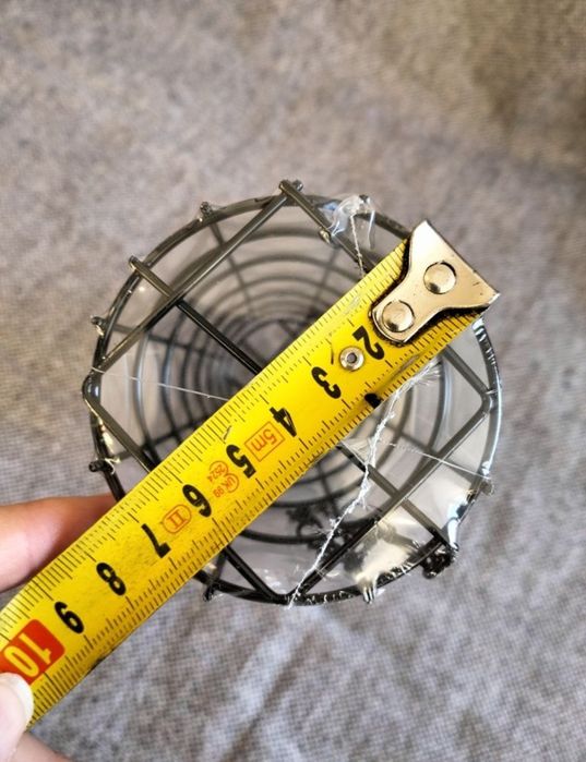 Karmnik dla ptaków wiewiórek gryzoni koszyk metalowy na orzechy