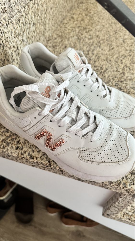 New Balance 574 Brancas com Corrente