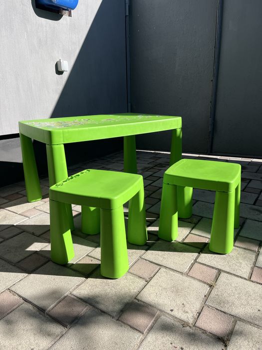 Дитячий стол і стільці