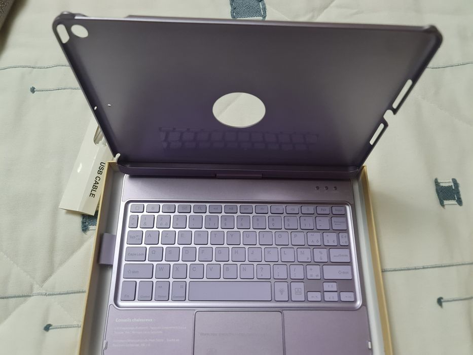 Capa com teclado azerty para ipad