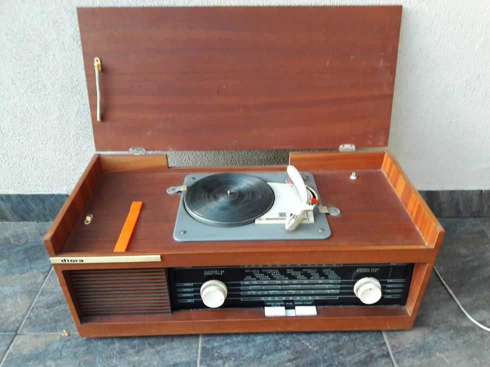 Radio lampowe radiogramofon Diora Trubadur PRL