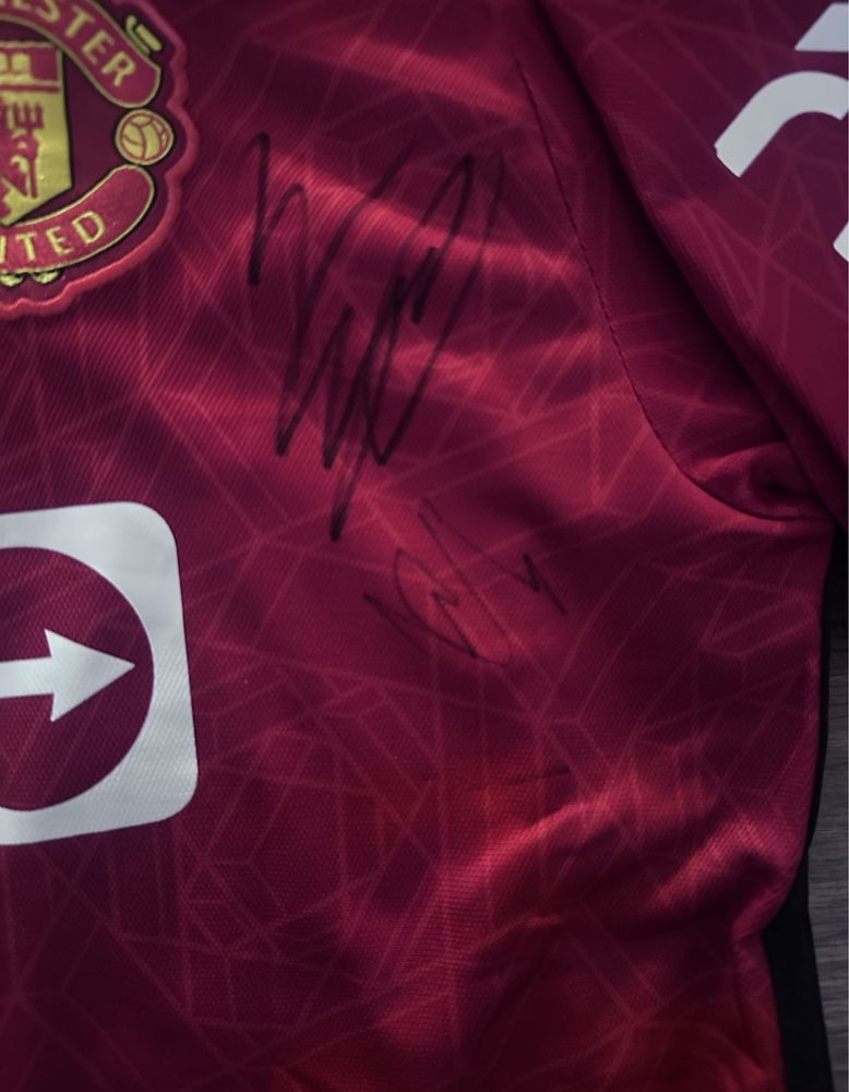 Koszulka z autografami Manchester united