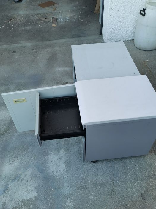 2 móveis de escritório em chapa