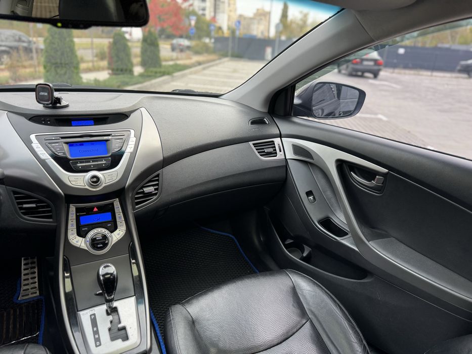 Hyundai Elantra Офіційна Максимальна в гарному стані