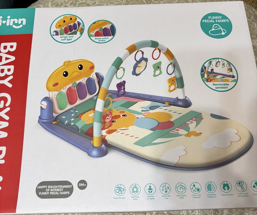 Ігровий килимок Plebani Big-Gym у формі черепахи з кульками.