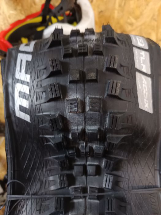 Pneu novo Schwalbe Magic Mary performance 29x2.40