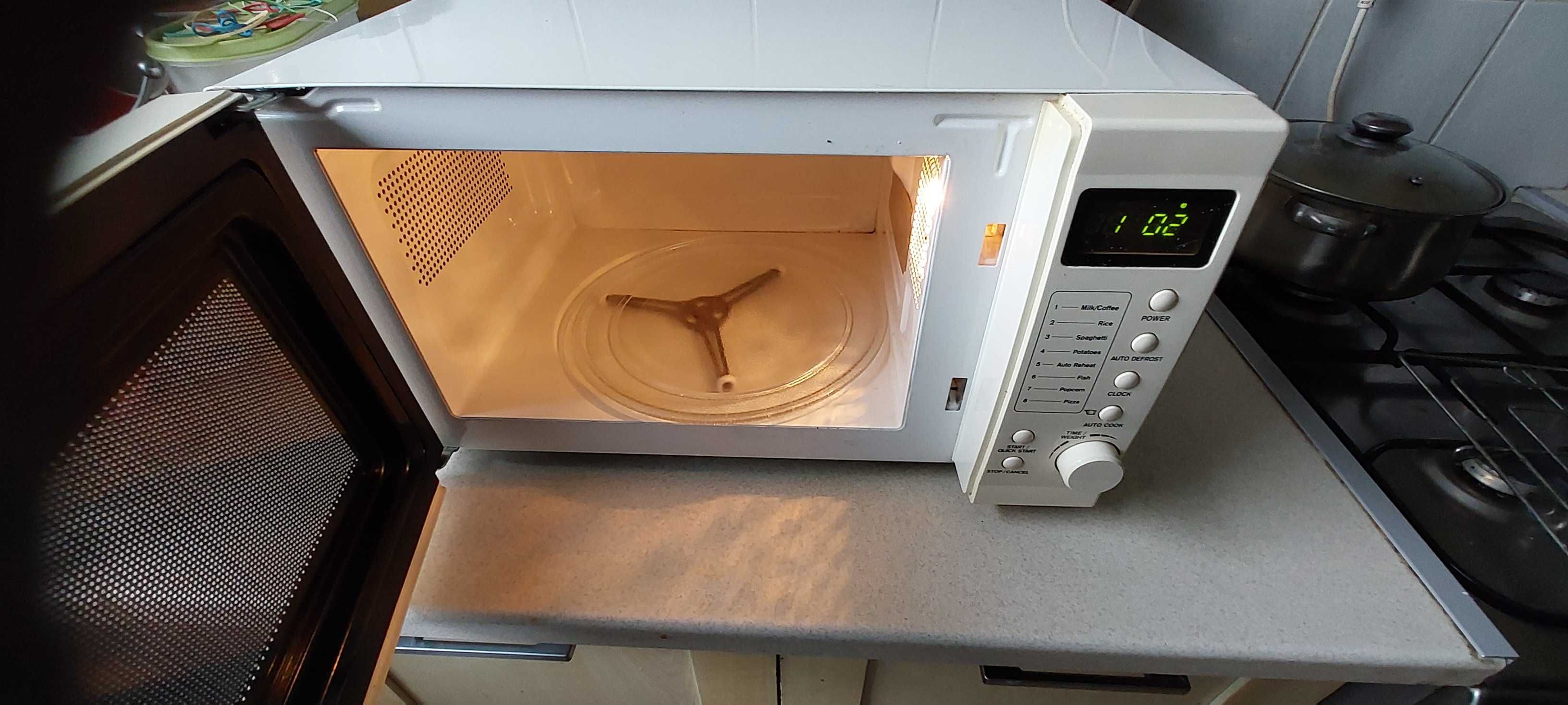 Kuchenka Mikrofalowa 700w