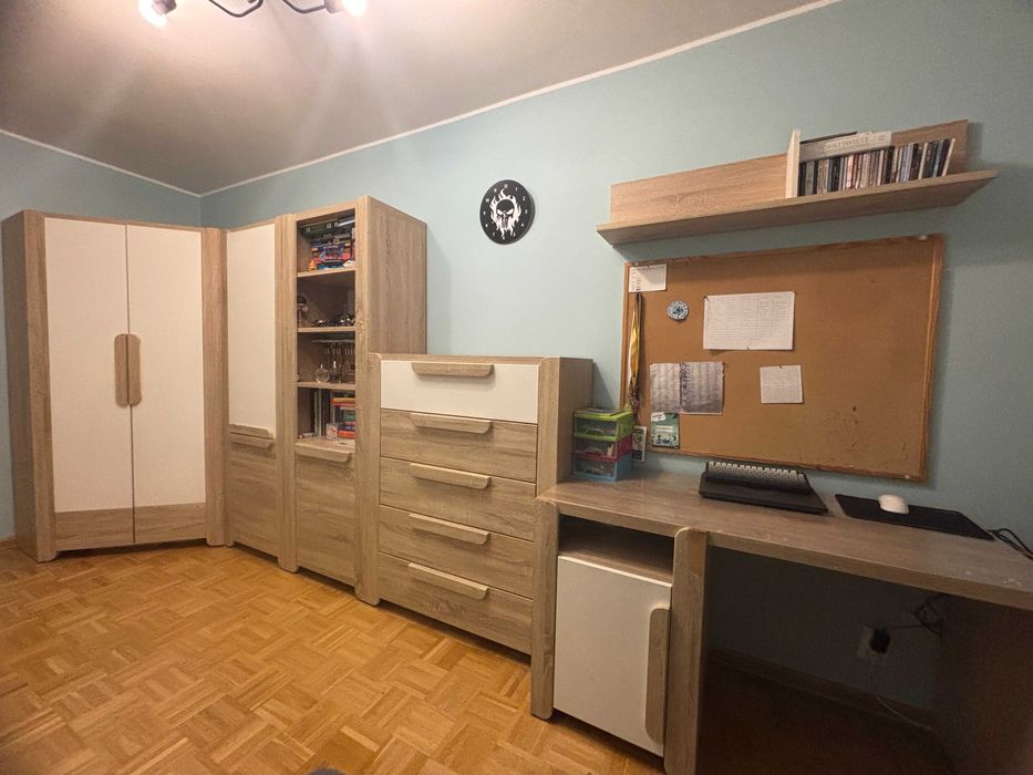 Meble młodzieżowe - pojemny zestaw z szafą narożną