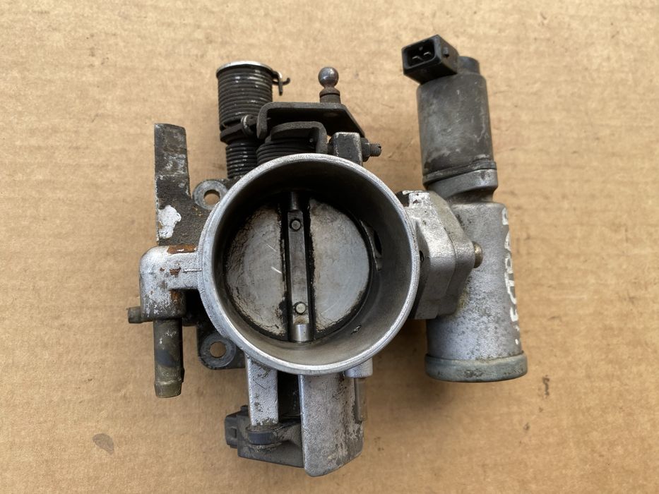 Opel Vectra B 2.0 16V przepustnica