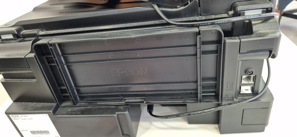 Impressora EPSON Worforce WF2630 preta para aproveitar peças
