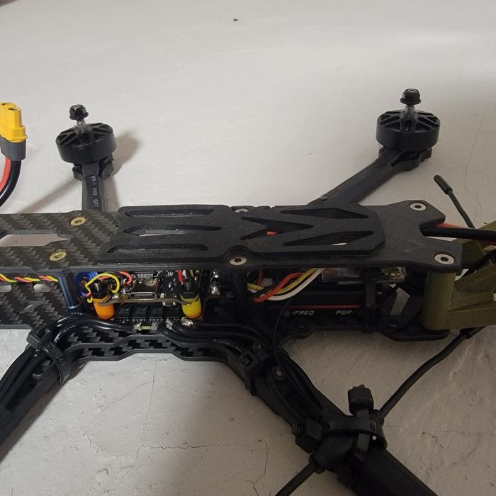Дрон фпв квадрокоптер