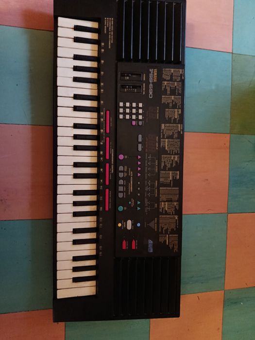 Синтезатор Yamaha pss-590