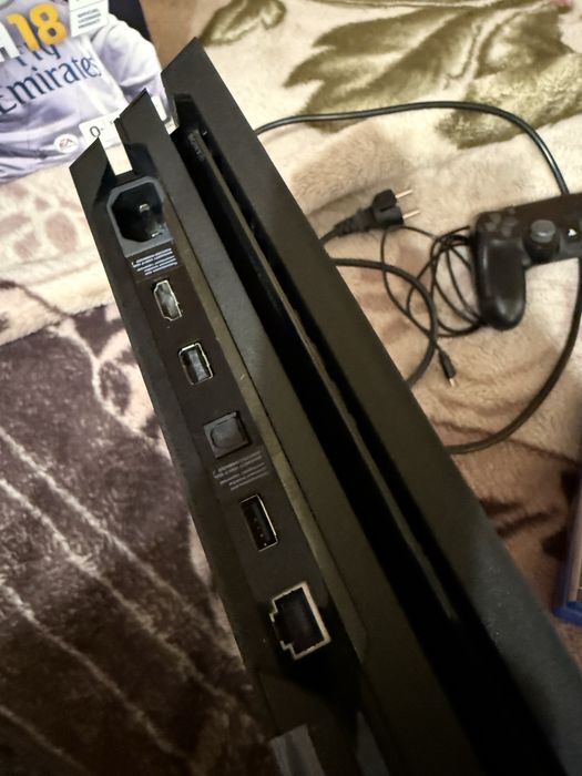 Ps 4 pro 1 tb , 1 геймпад Fifa edition