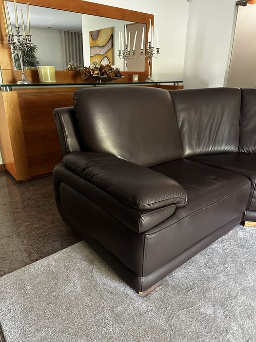 Sofá em pele castanho