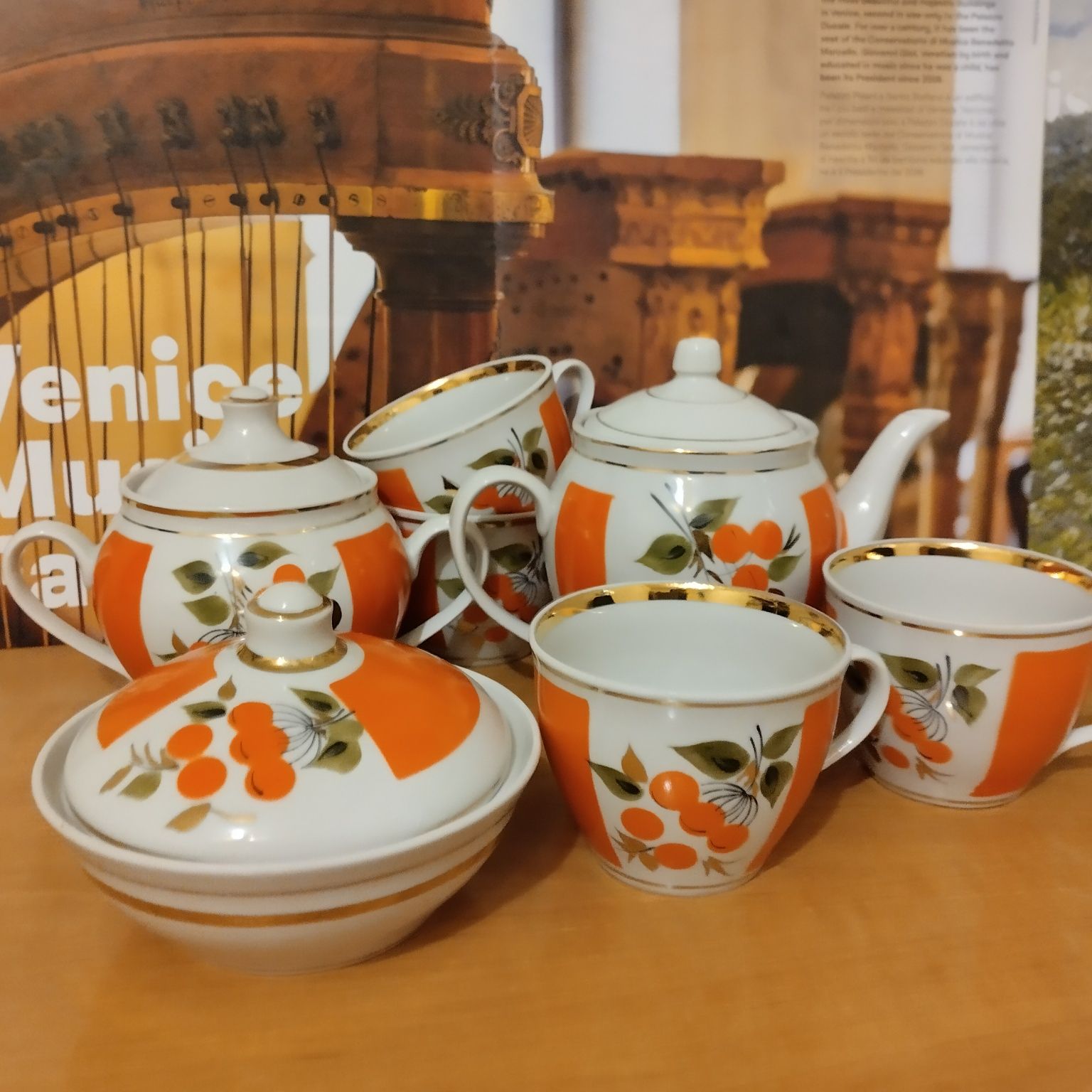 Заварник,  сахарница, молочник, масленка фарфор