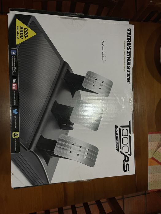 Volante THRUSTMASTER T300RS GT Edition com caixa e pedais