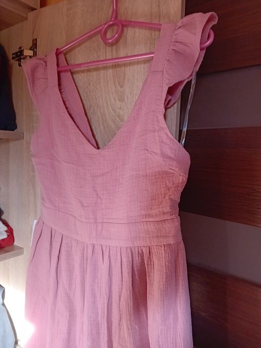 Muslinowa sukienka midi Yarissa brudny róż odkryte plecy