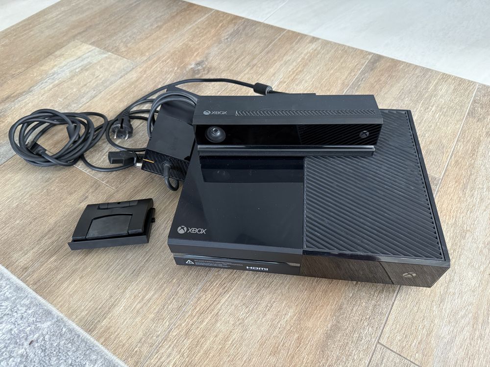 Xbox One + pad + kinect