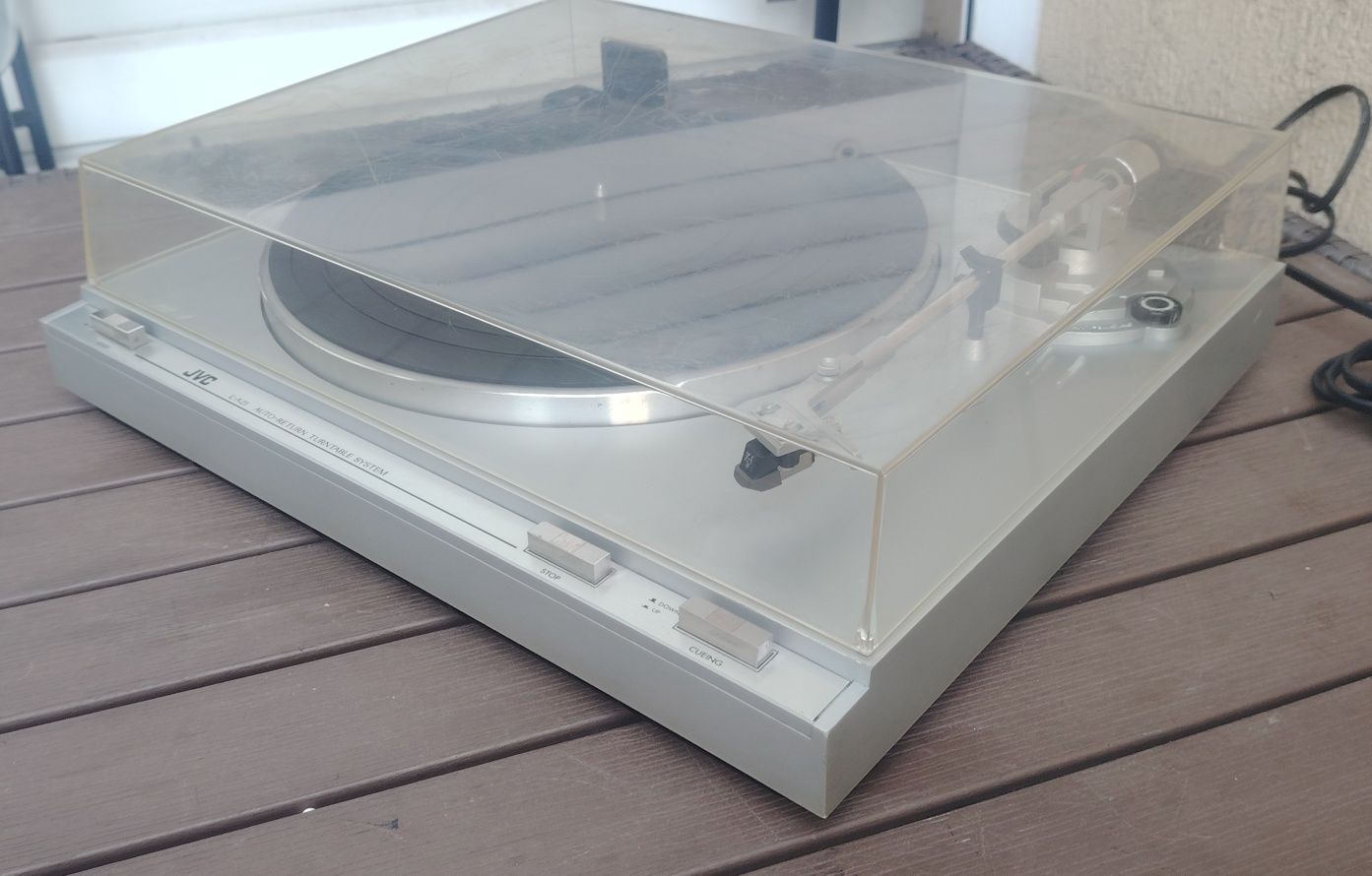 Gramofon JVC  L A21