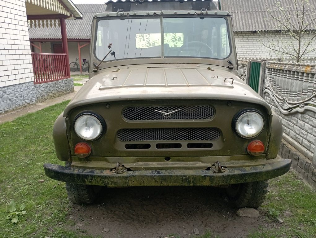 2 автомобілі УАЗ