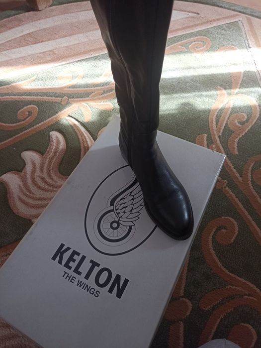 Женские сапожки.