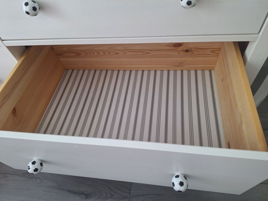 HEMNES
Cómoda c/8 gavetas, velatura branca, 160x96 cm
