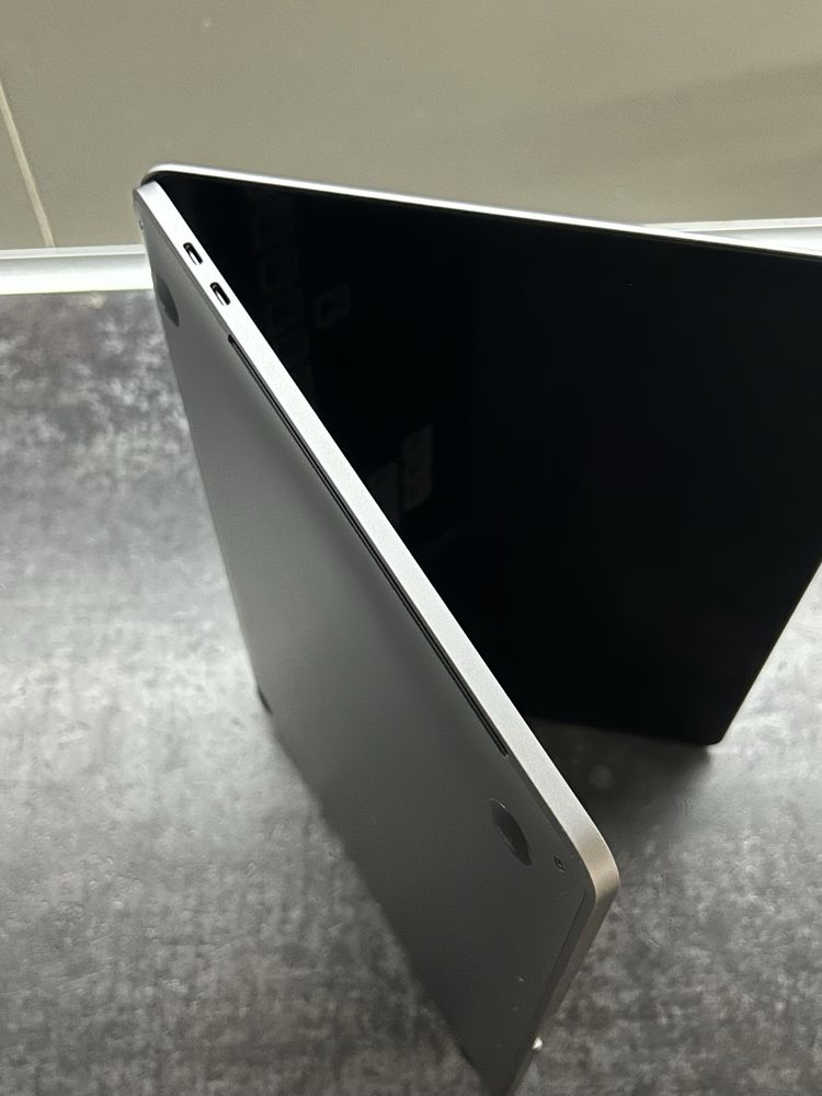 Apple MacBook Pro 13” 2017 A1706 - na scęści