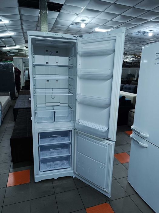 Двокамерий холодильник Indesit BIA20N