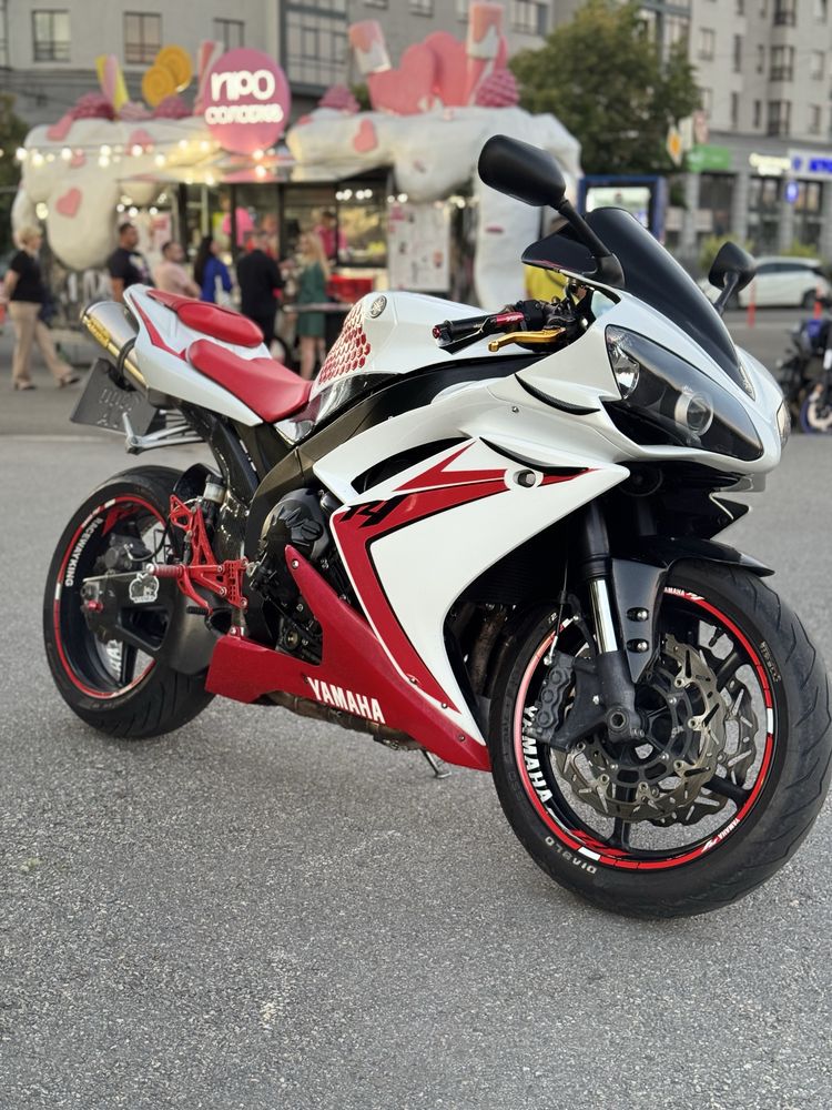 Продам Yamaha YZF R1